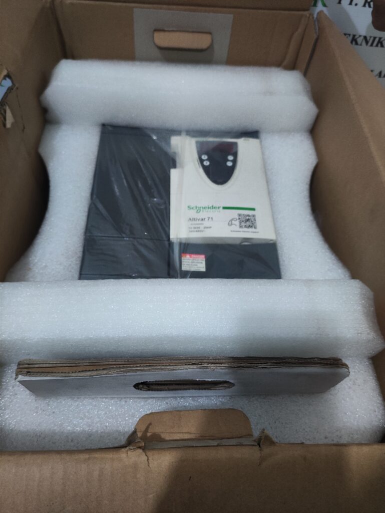 Schneider Inverter ATV71HD18N4Z 